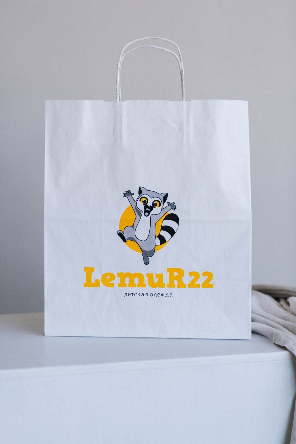 Крафт пакет, крученые ручки, 26*15*35 см (ш*г*в), белый 80 гр. .