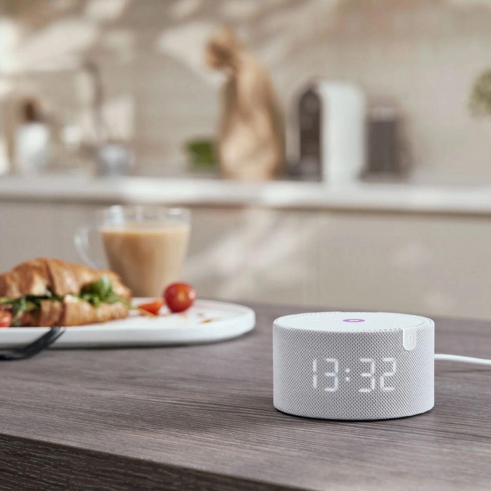 Умная колонка «Новая Яндекс Станция Мини» с часами